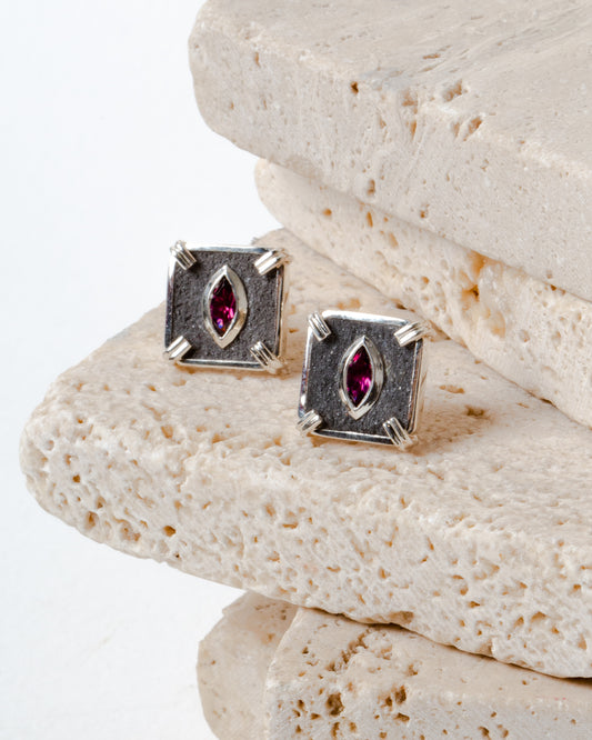 Orecchini in argento piccoli con pietra naturale rosa (rodolite) e cemento 